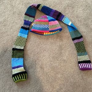 Perfect new condition. Never worn but missing tags. Brand is solmate socks